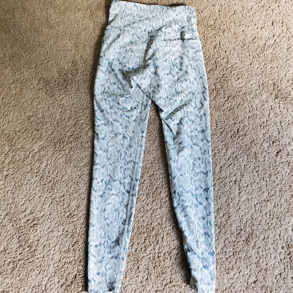 Old navy leggings - Picture 2 of 3
